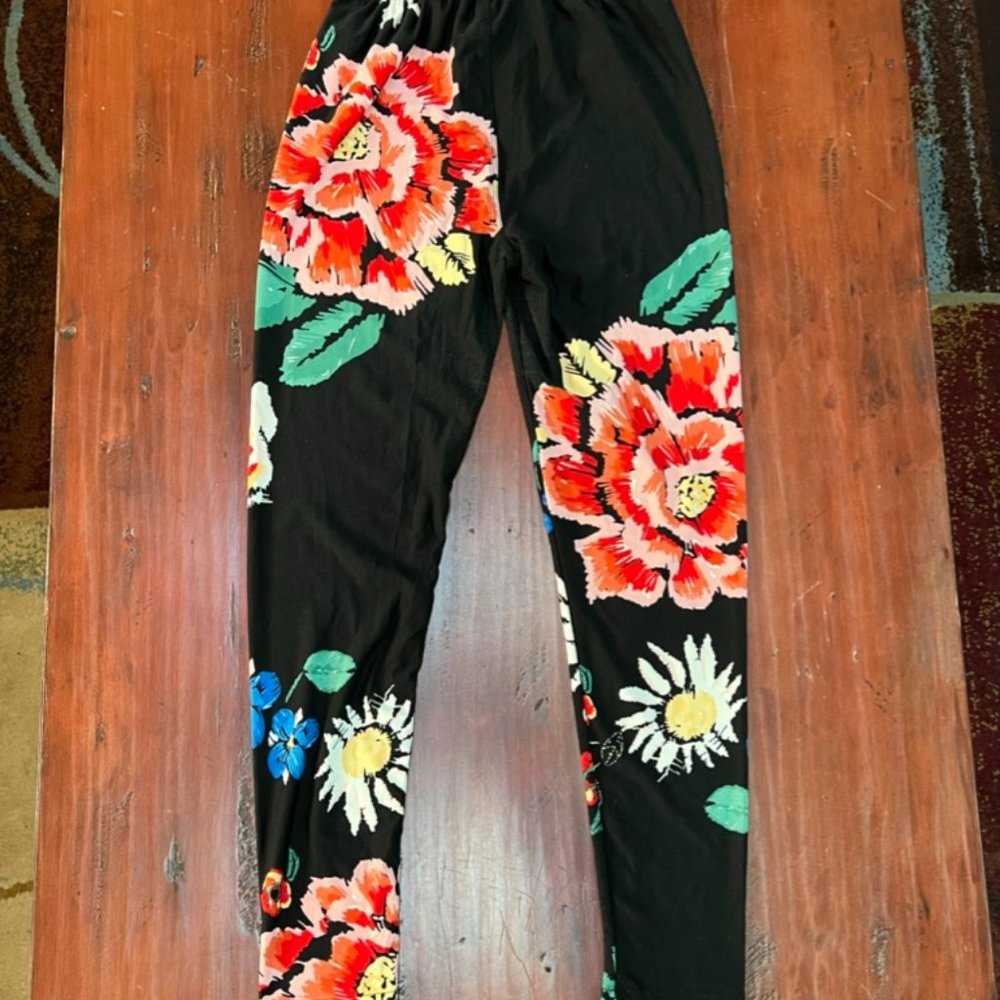 💜 5/$25 Agnes & Dora Floral Leggings S/M